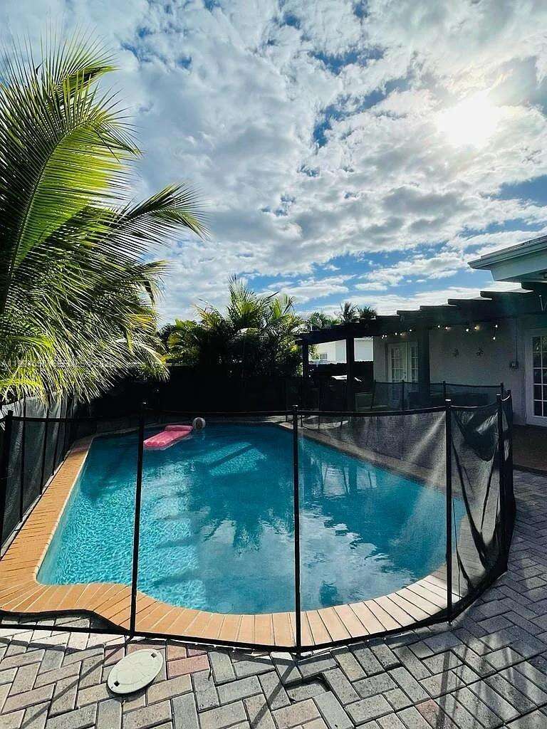 1143 Lincoln St, Hollywood, FL 33019 - For Rent photo 25