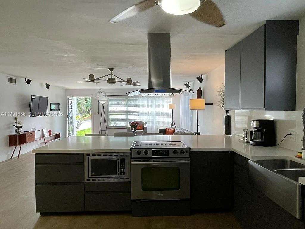 1143 Lincoln St, Hollywood, FL 33019 - For Rent photo 9