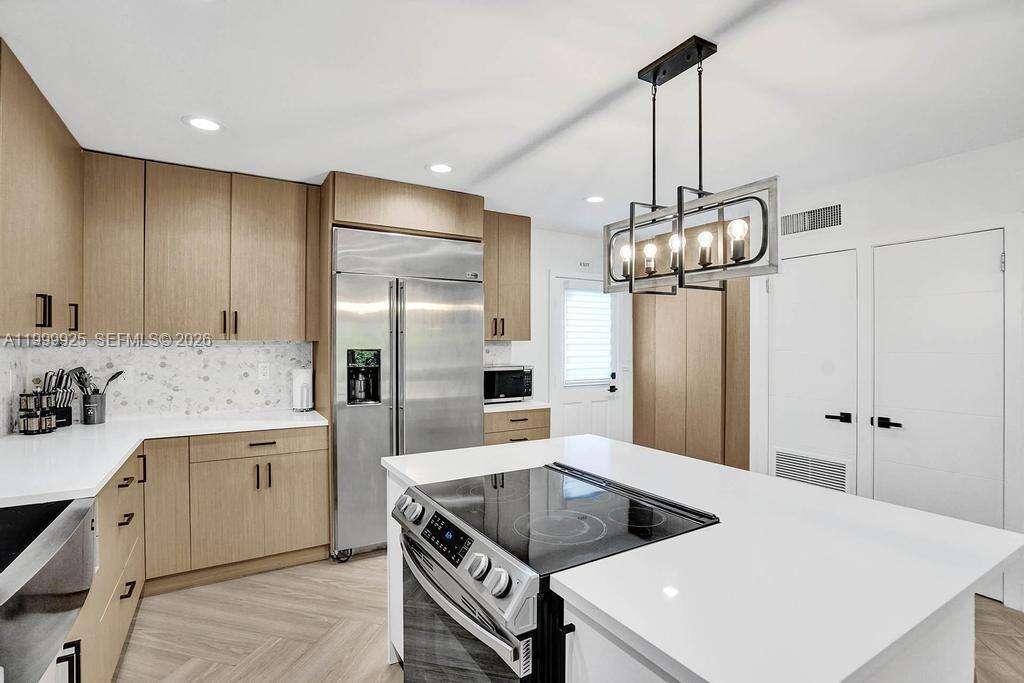 911 Northlake Dr, Hollywood, FL 33019 - For Rent photo 42