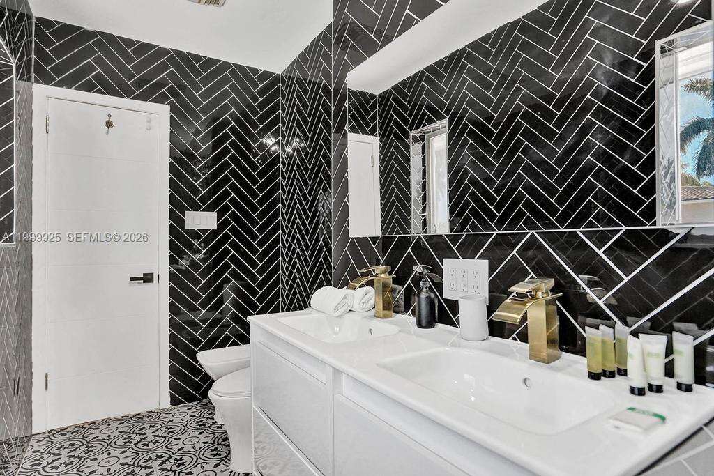 911 Northlake Dr, Hollywood, FL 33019 - For Rent photo 60