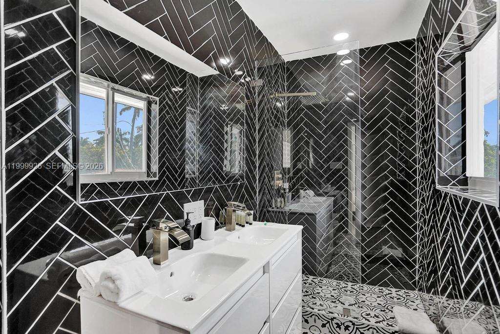 911 Northlake Dr, Hollywood, FL 33019 - For Rent photo 65