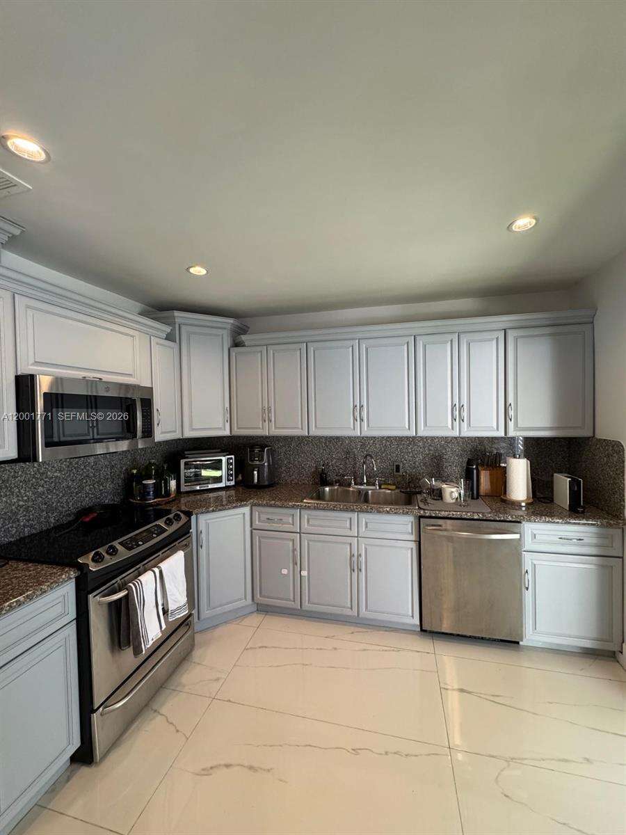 230 Cranwood Dr, Key Biscayne, FL 33149 - For Rent photo 4