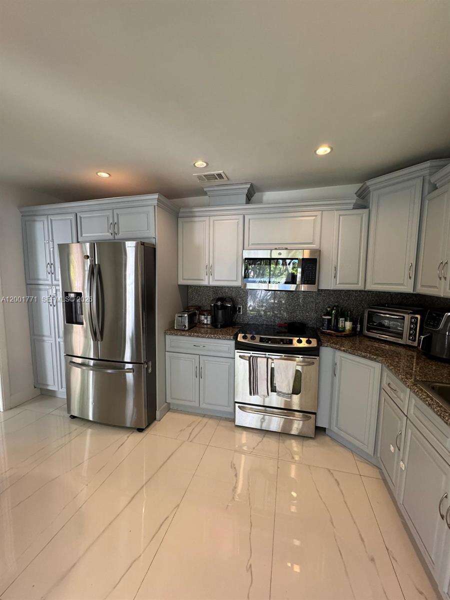 230 Cranwood Dr, Key Biscayne, FL 33149 - For Rent photo 5