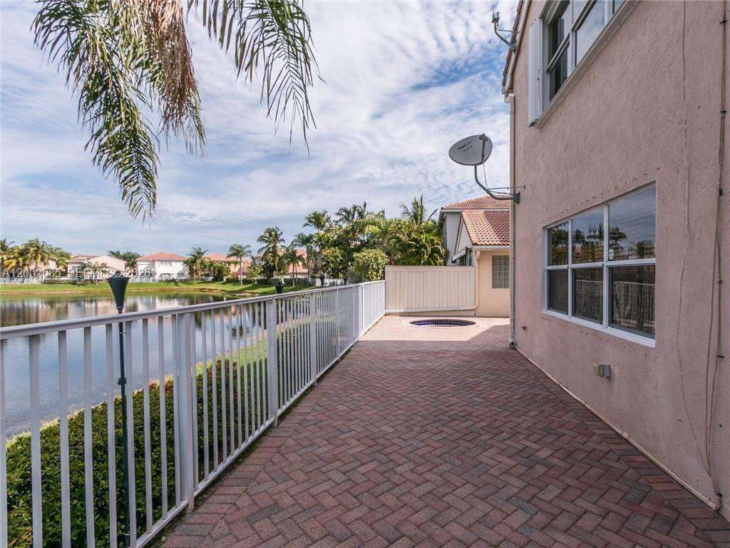 1590 Seagrape Way, Hollywood, FL 33019 - For Rent photo 8