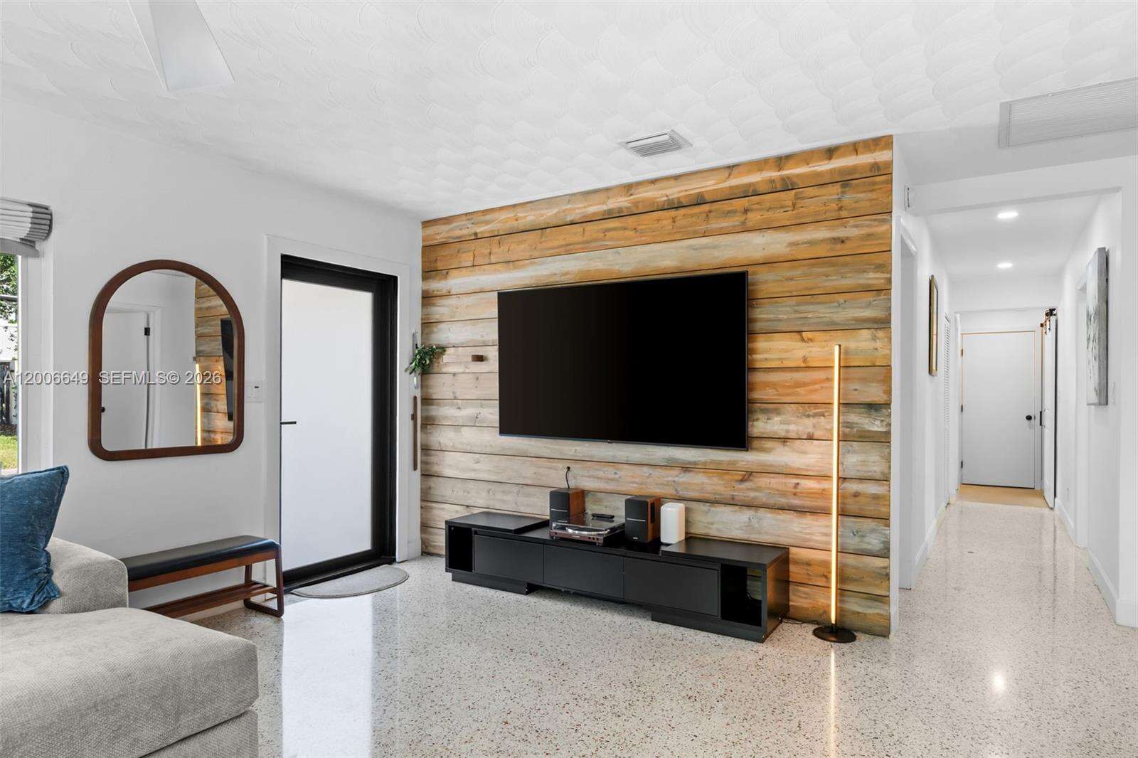 930 11th Ct, Hollywood, FL 33019 - For Rent photo 8