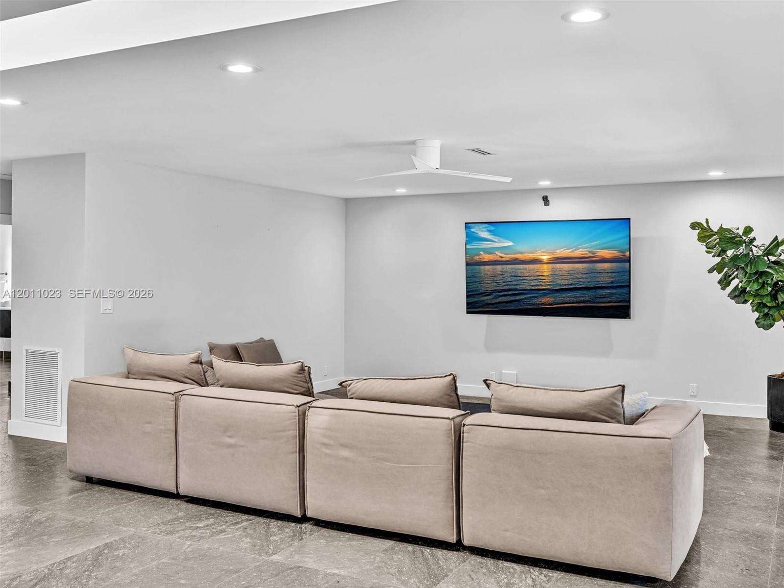 840 Southlake Dr, Hollywood, FL 33019 - For Rent photo 18