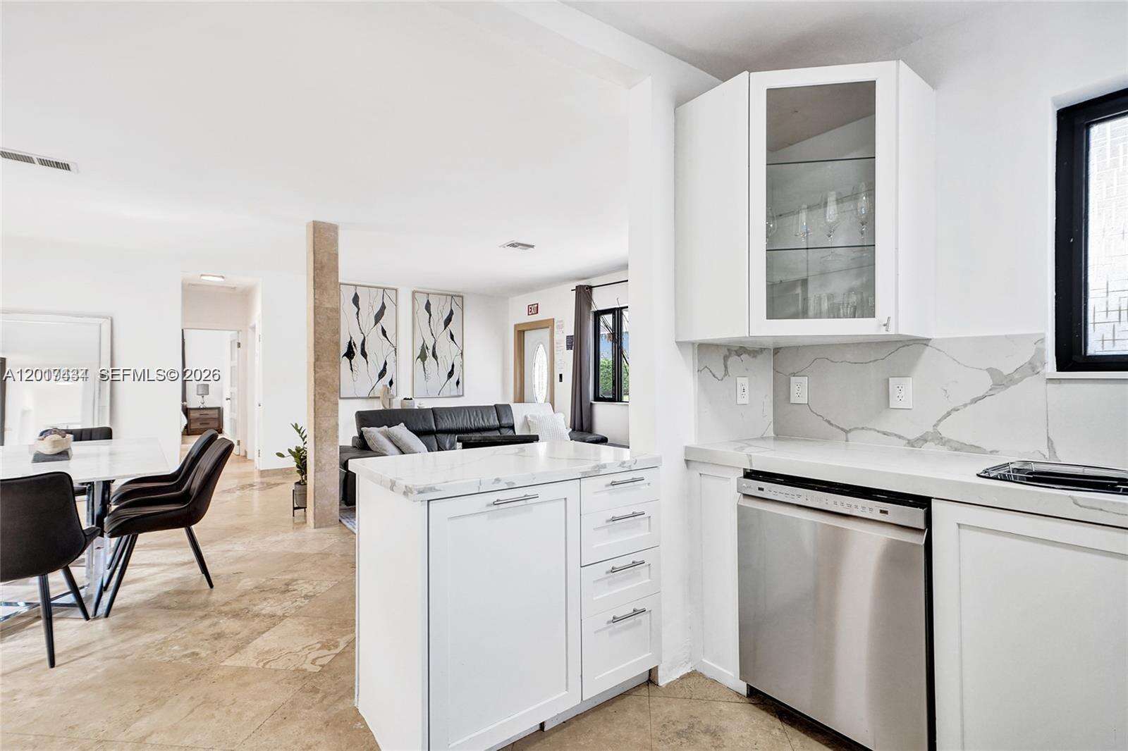 707 13 Avenue, Hollywood, FL 33019 - For Rent photo 4