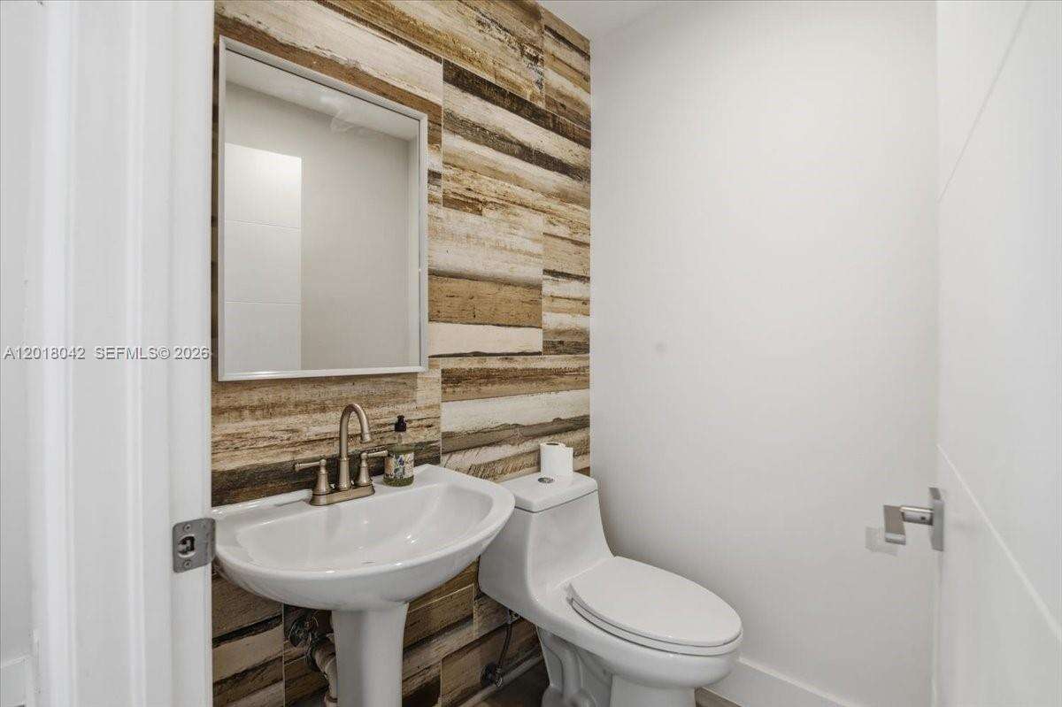 1135 Oysterwood St, Hollywood, FL 33019 - For Rent photo 17