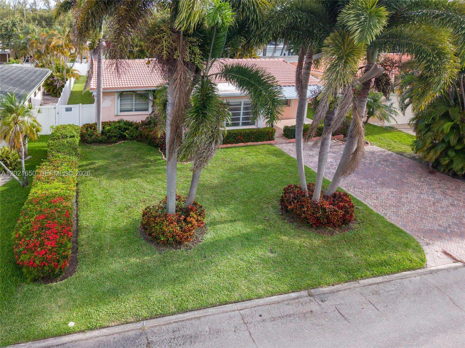 947 Lincoln St, Hollywood, FL 33019 - For Rent photo 2