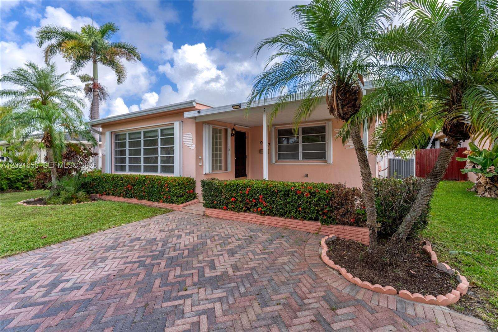 947 Lincoln St, Hollywood, FL 33019 - For Rent photo 3