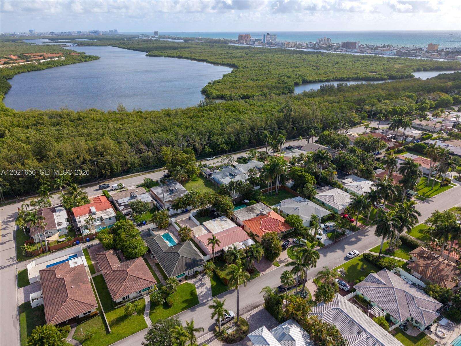 947 Lincoln St, Hollywood, FL 33019 - For Rent photo 7