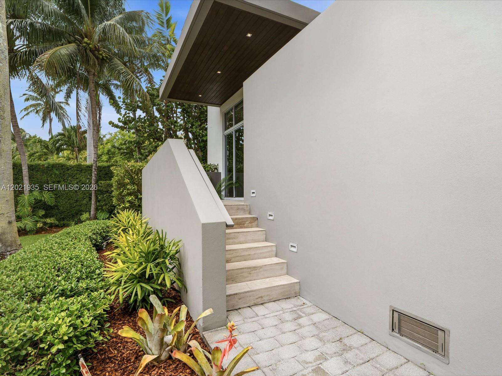 125 Hampton Ln, Key Biscayne, FL 33149 - For Rent photo 3