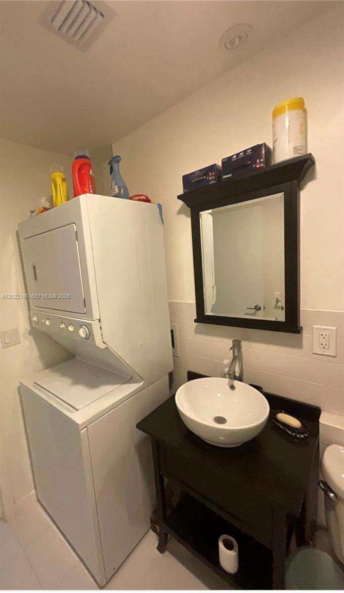 1206 Tyler St, Hollywood, FL 33019 - For Rent photo 20