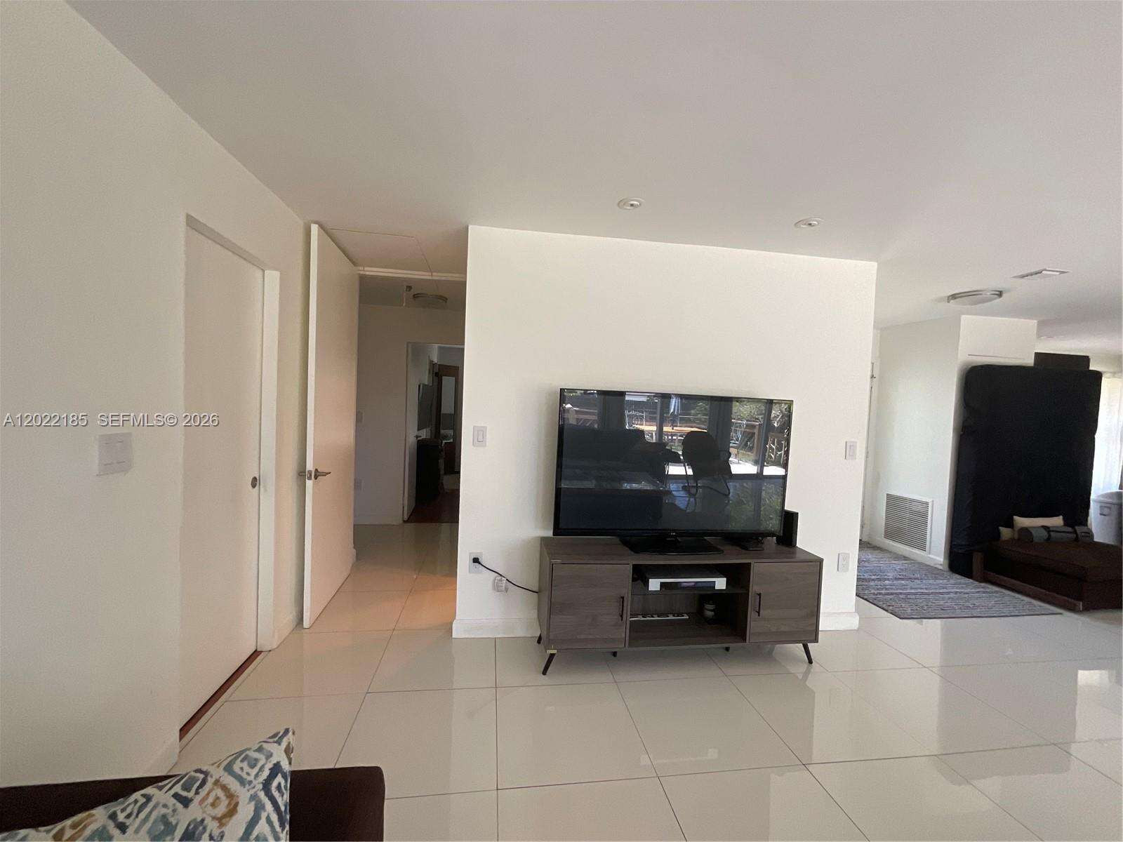 1206 Tyler St, Hollywood, FL 33019 - For Rent photo 8