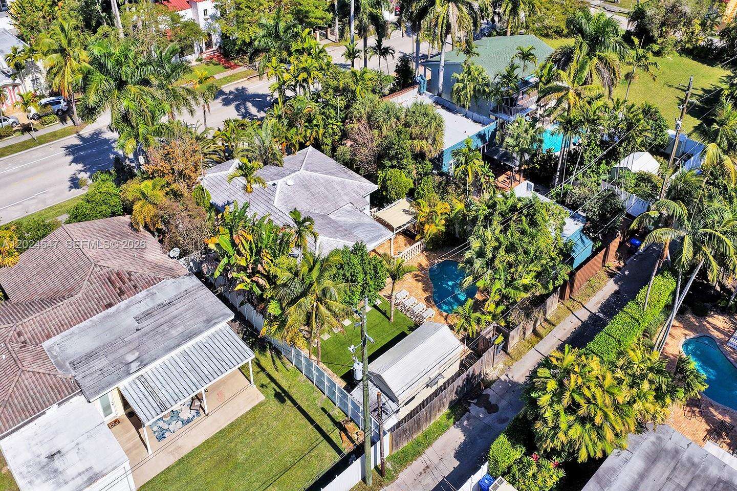 1016 Harrison St, Hollywood, FL 33019 - For Rent photo 2