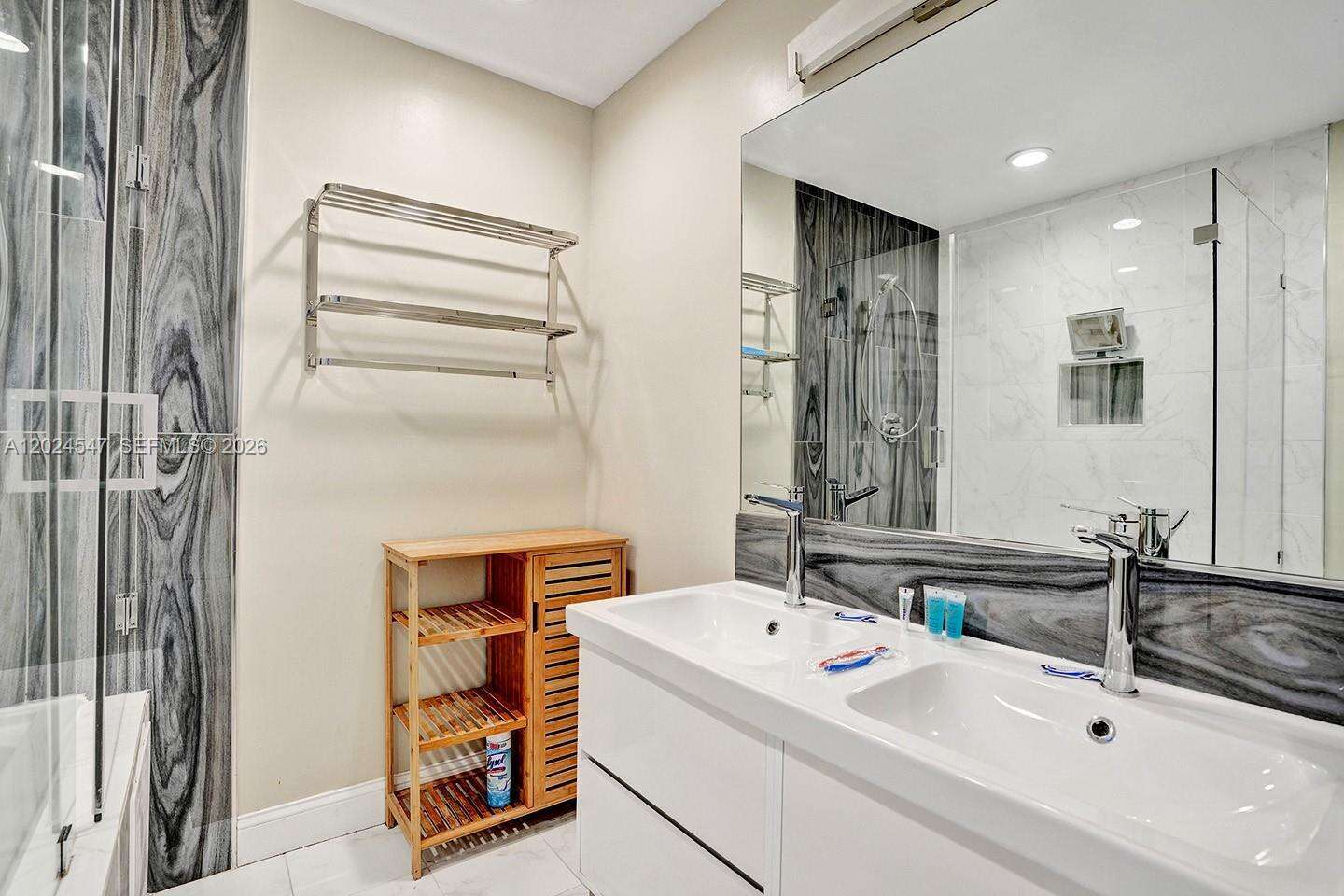 1016 Harrison St, Hollywood, FL 33019 - For Rent photo 21