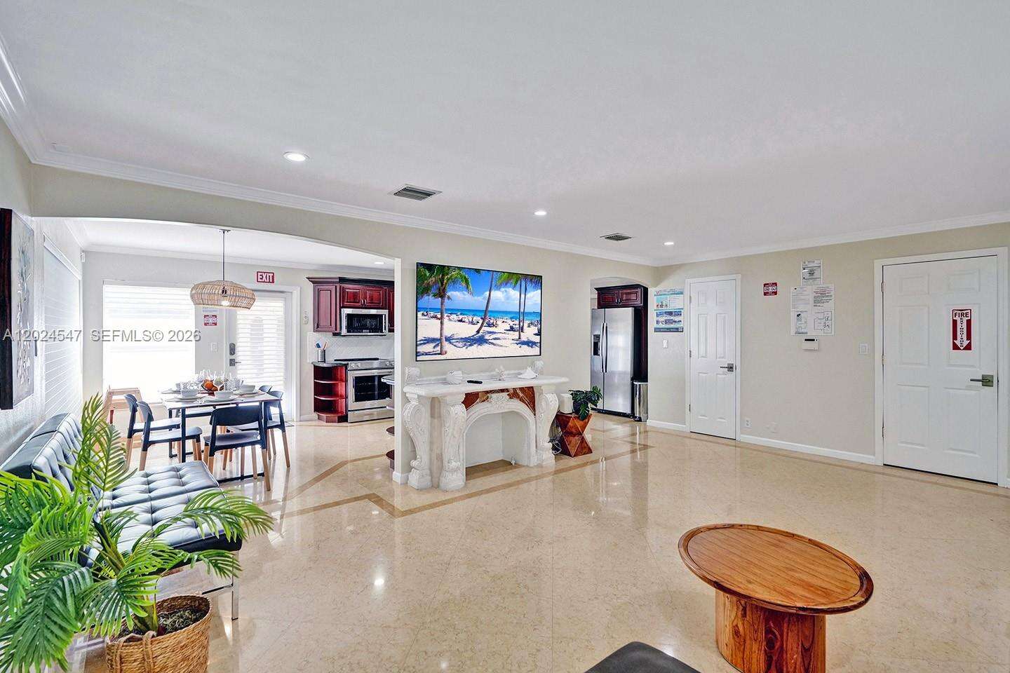 1016 Harrison St, Hollywood, FL 33019 - For Rent photo 9
