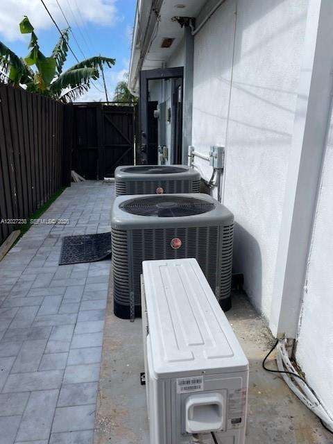 1252 Coral Ln, Hollywood, FL 33019 - For Rent photo 22