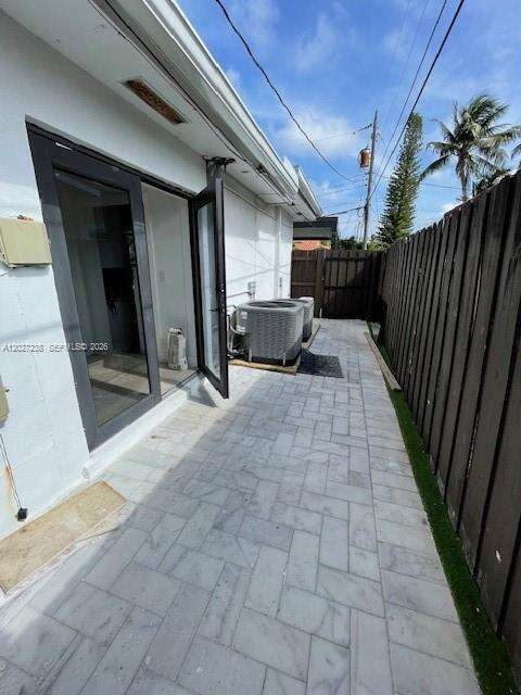 1252 Coral Ln, Hollywood, FL 33019 - For Rent photo 27