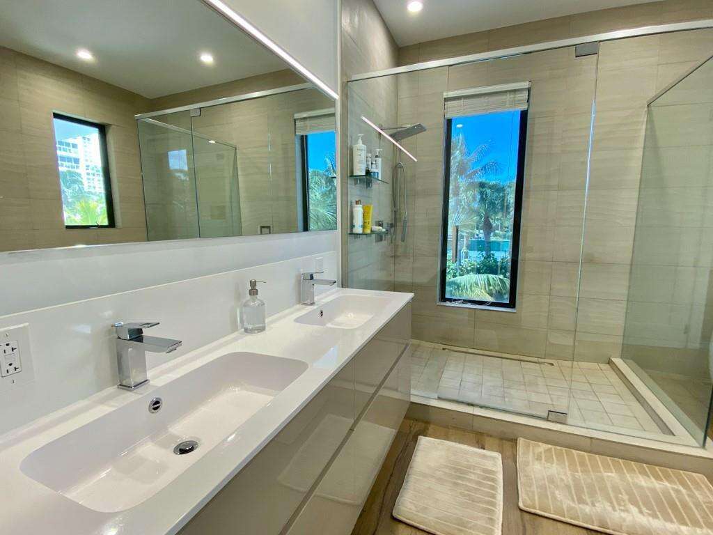348 Balboa, Hollywood, FL 33019 - For Rent photo 20