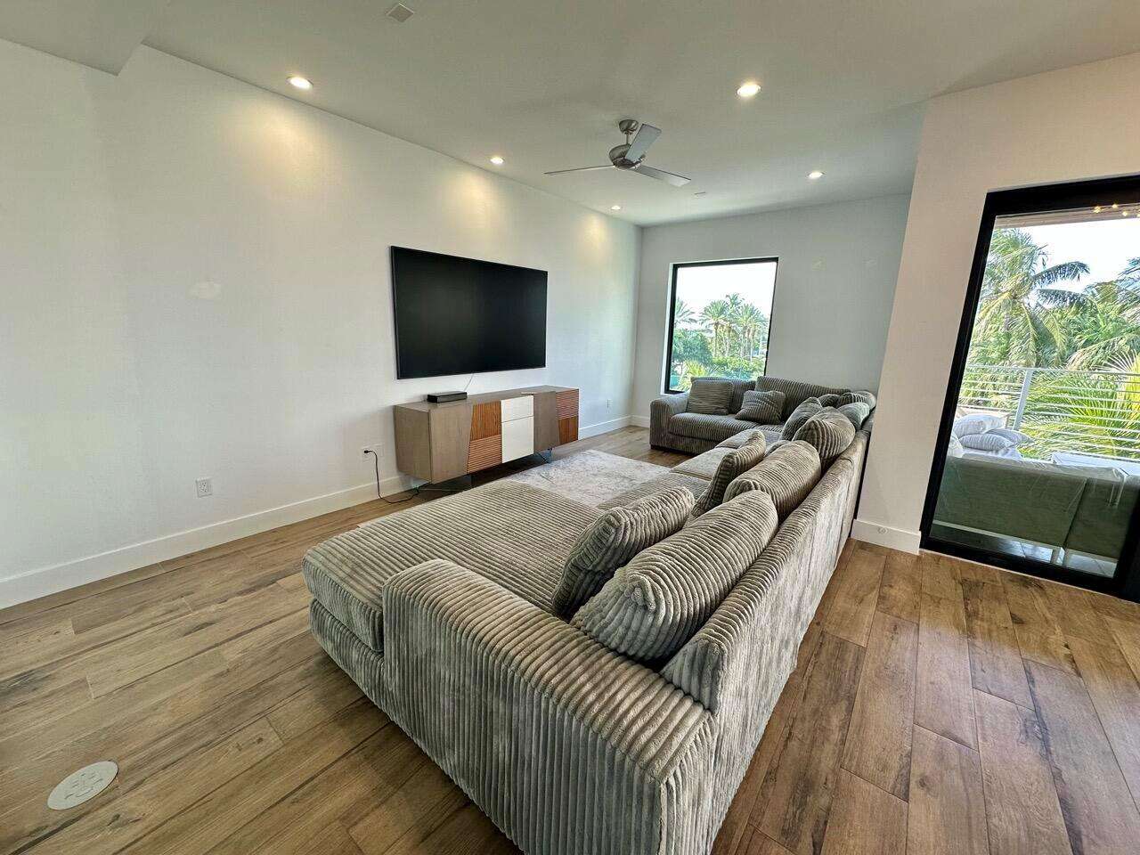 348 Balboa, Hollywood, FL 33019 - For Rent photo 27