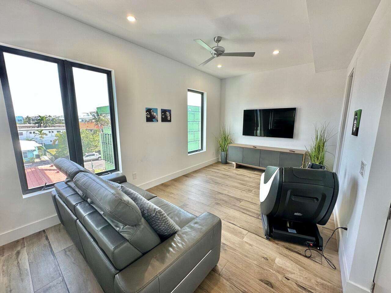 348 Balboa, Hollywood, FL 33019 - For Rent photo 44