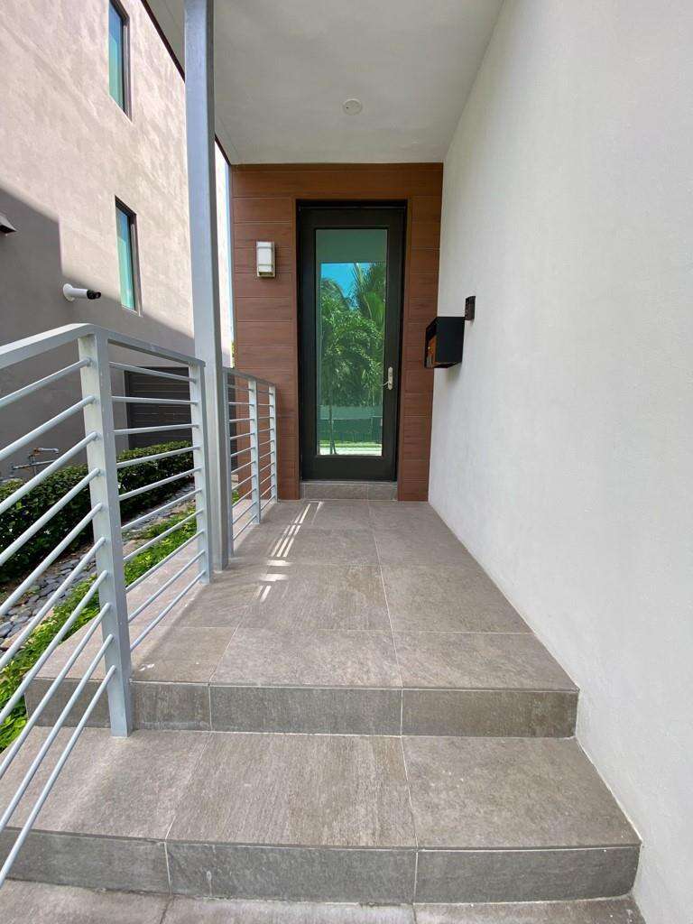 348 Balboa, Hollywood, FL 33019 - For Rent photo 6