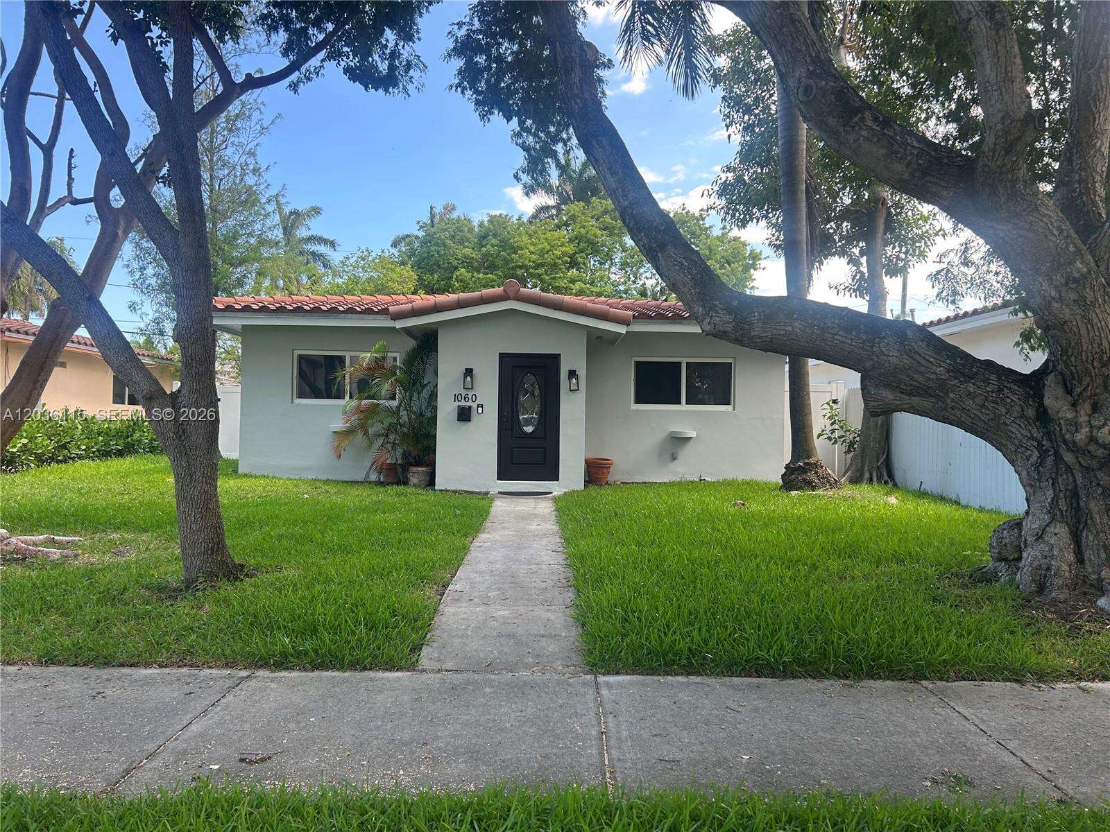 1060 Tyler St, Hollywood, FL 33019 - For Rent photo 2