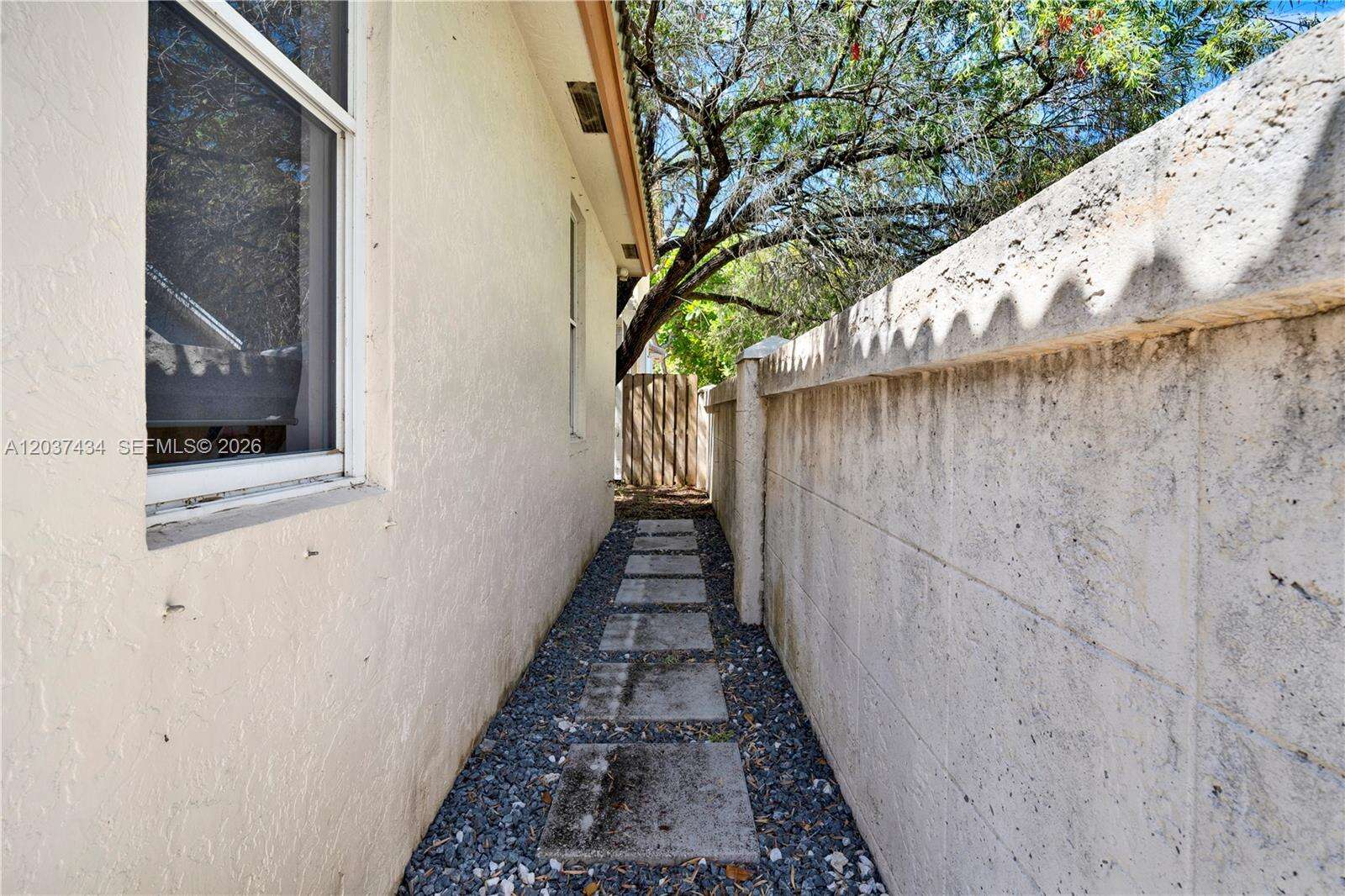 1251 Hayes St, Hollywood, FL 33019 - For Rent photo 36