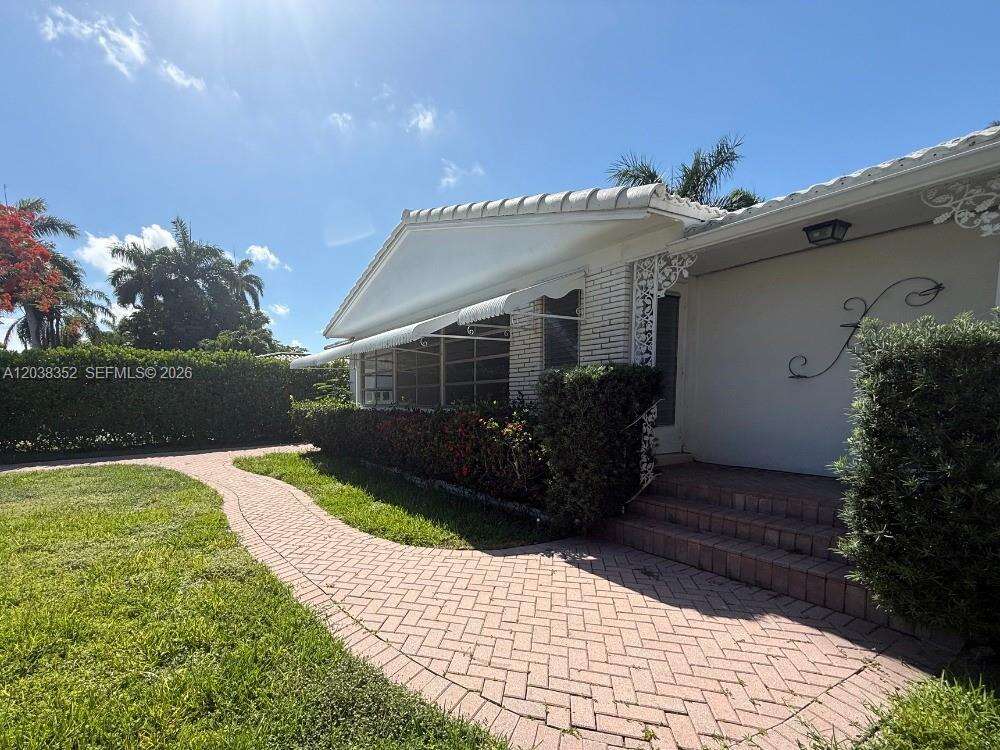 1235 Jefferson St, Hollywood, FL 33019 - For Rent photo 2