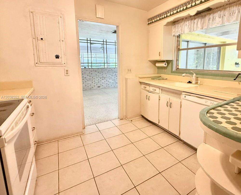 1235 Jefferson St, Hollywood, FL 33019 - For Rent photo 10