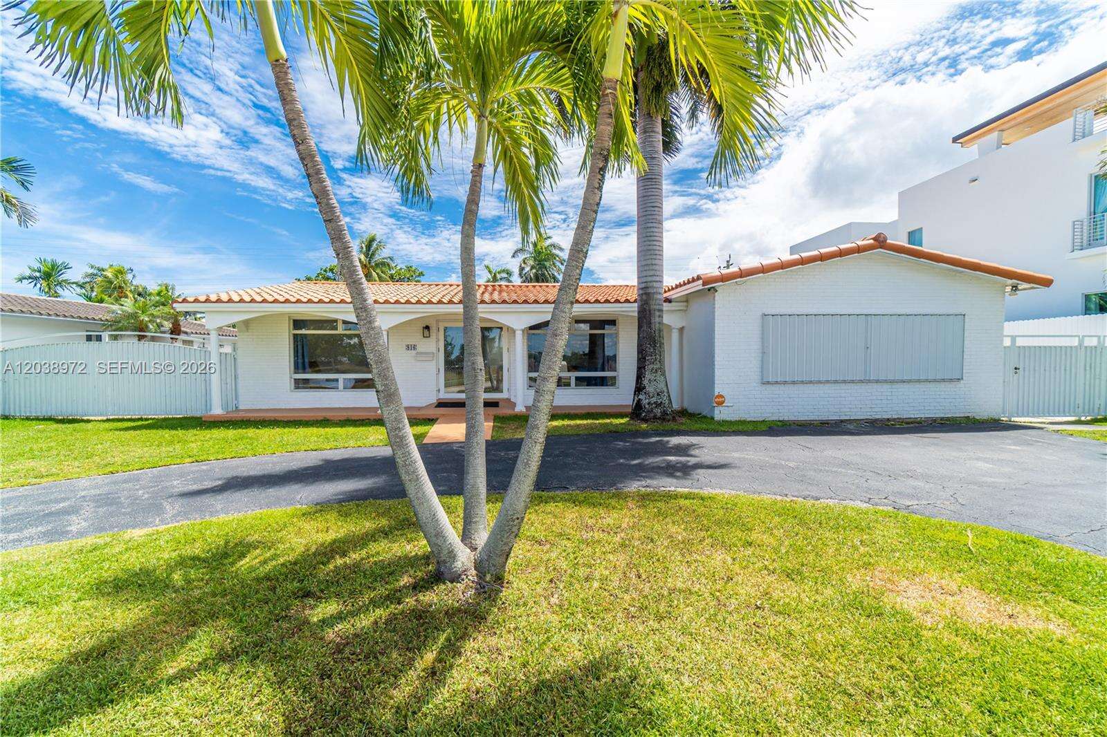 816 Polk St, Hollywood, FL 33019 - For Rent photo 3