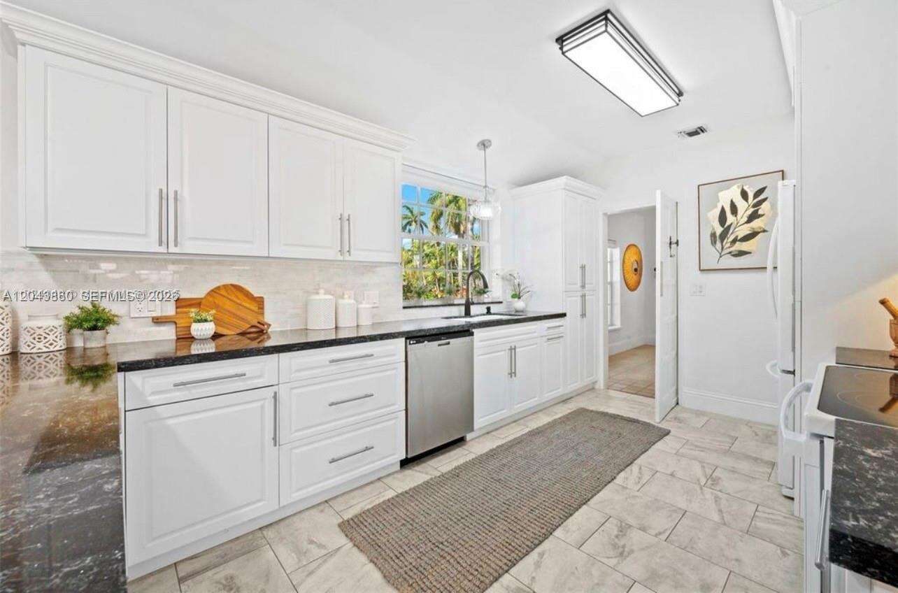 1056 Harrison St, Hollywood, FL 33019 - For Rent photo 11