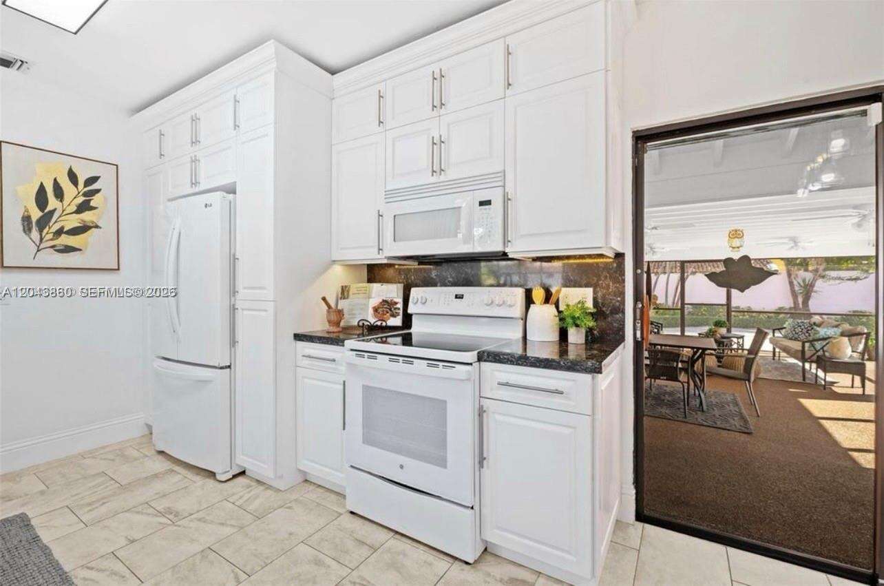 1056 Harrison St, Hollywood, FL 33019 - For Rent photo 12