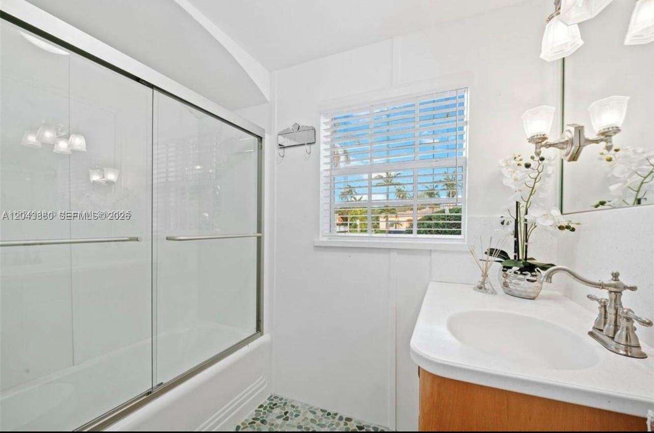 1056 Harrison St, Hollywood, FL 33019 - For Rent photo 14
