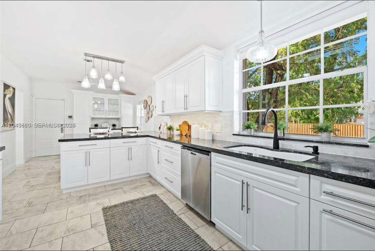 1056 Harrison St, Hollywood, FL 33019 - For Rent photo 9