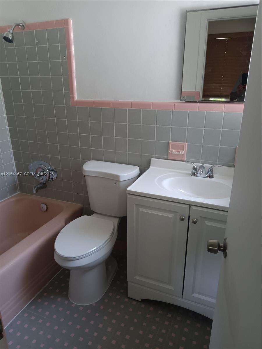 Hollywood, FL 33019 - For Rent photo 4