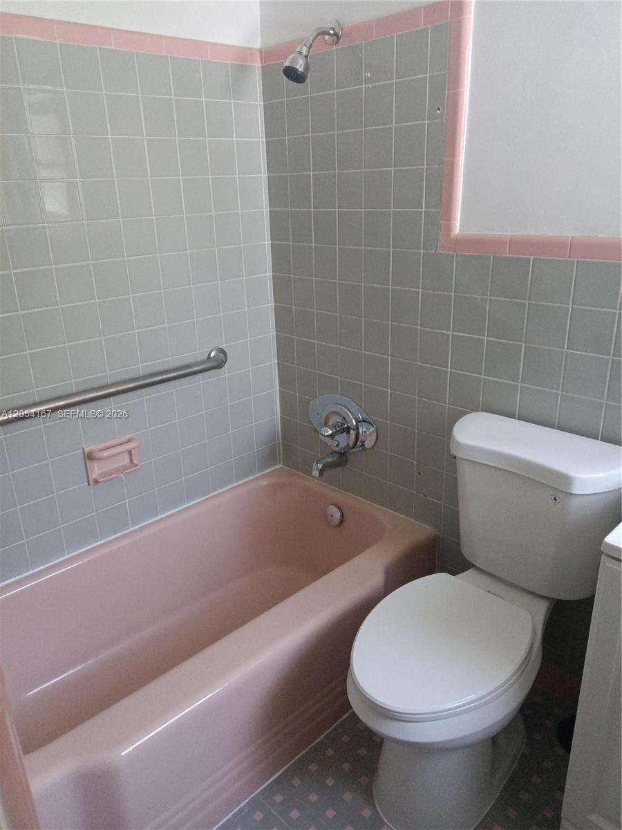 Hollywood, FL 33019 - For Rent photo 5