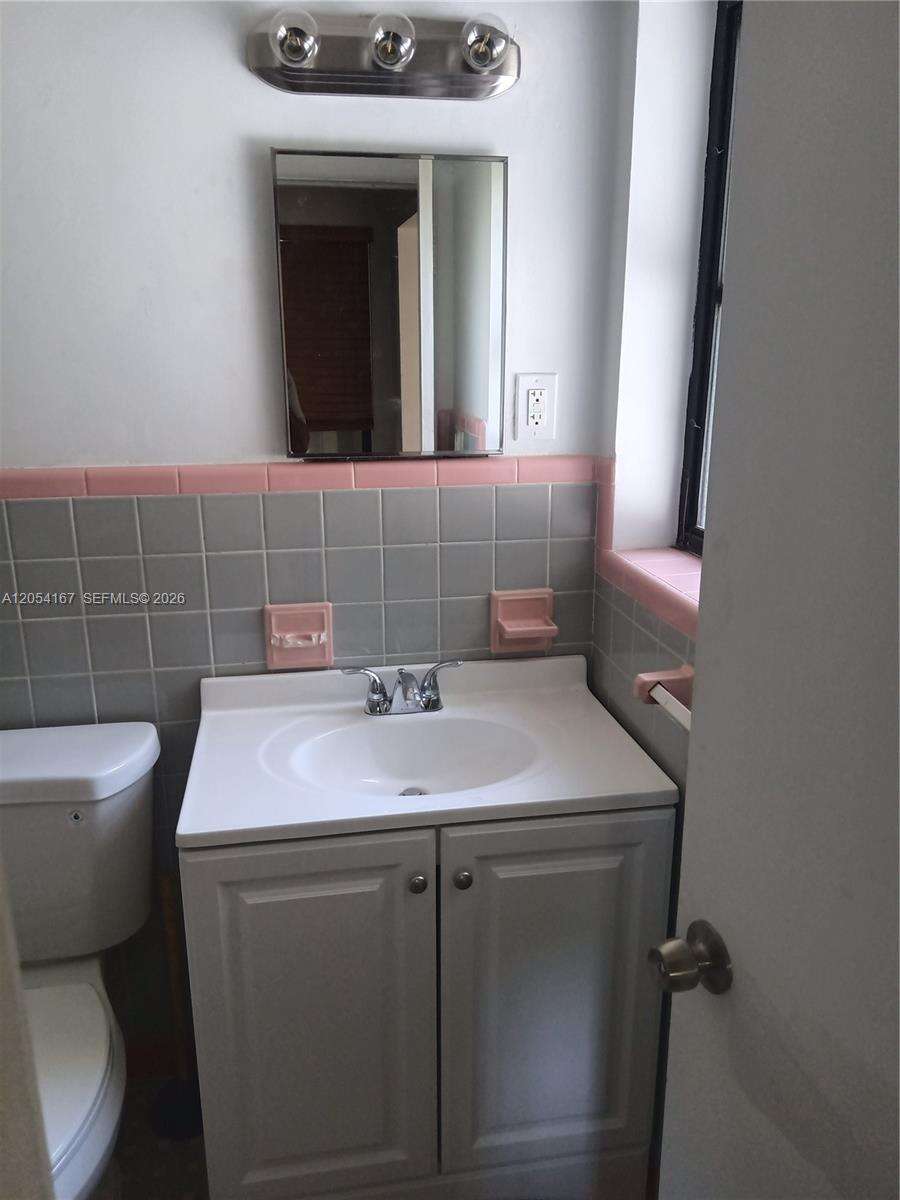 Hollywood, FL 33019 - For Rent photo 6