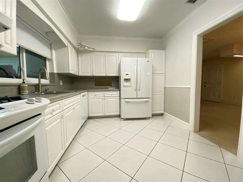 1049 Van Buren, Hollywood, FL 33019 - For Rent photo 2