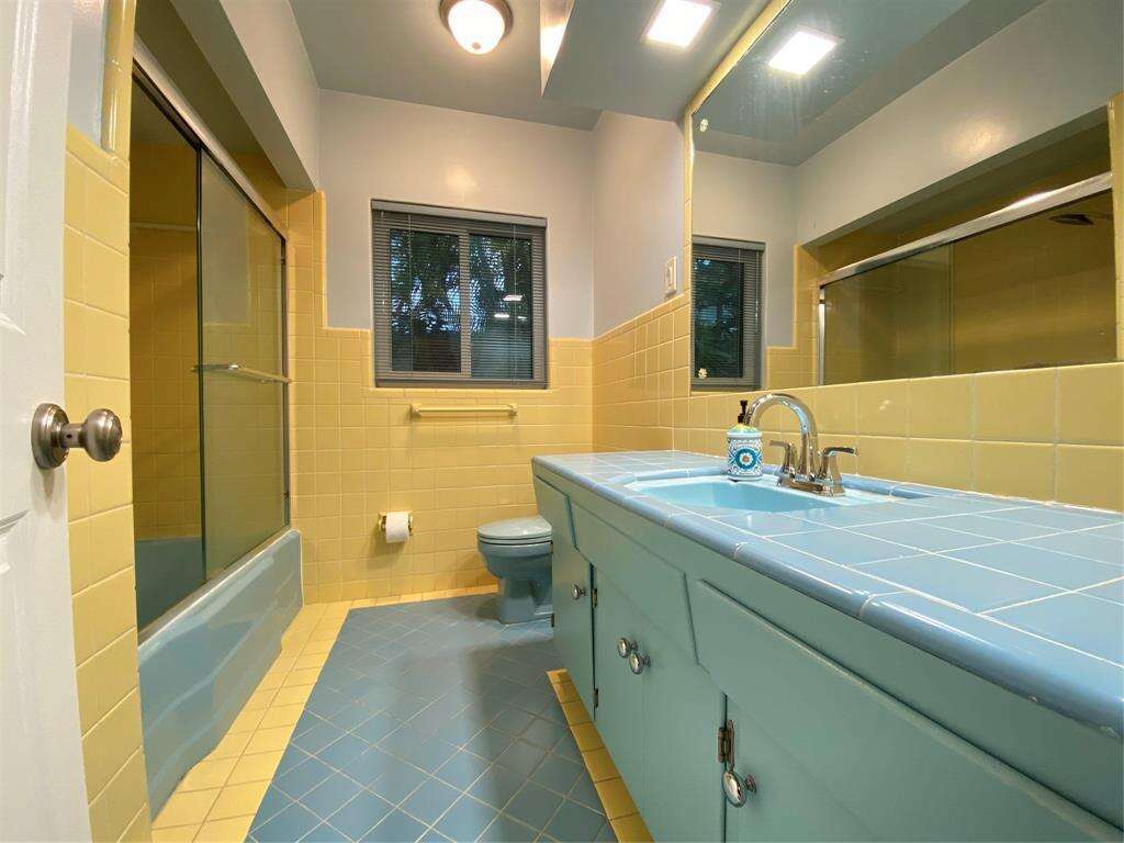 1049 Van Buren, Hollywood, FL 33019 - For Rent photo 14