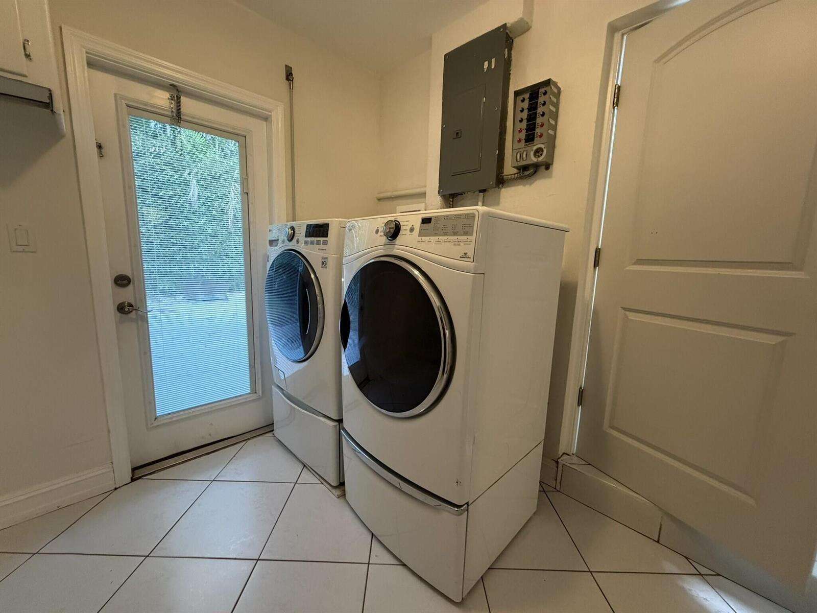 1049 Van Buren, Hollywood, FL 33019 - For Rent photo 18