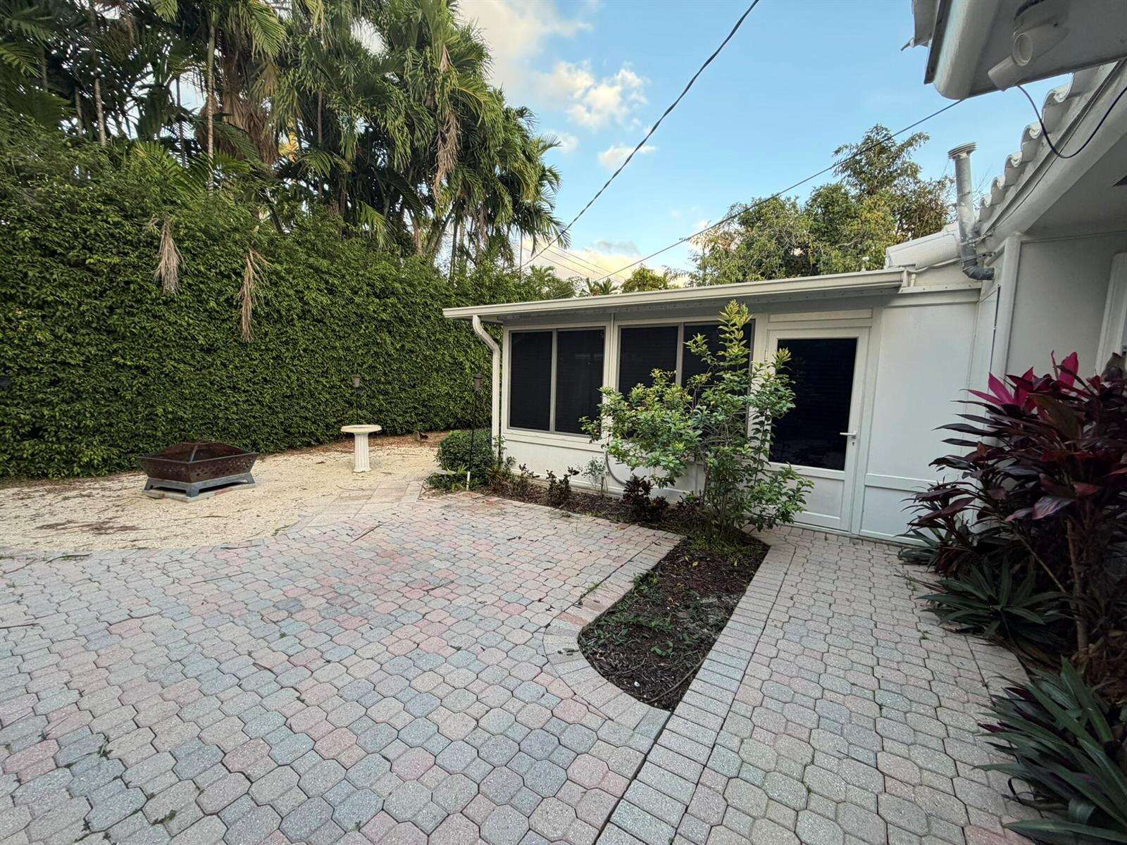 1049 Van Buren, Hollywood, FL 33019 - For Rent photo 22
