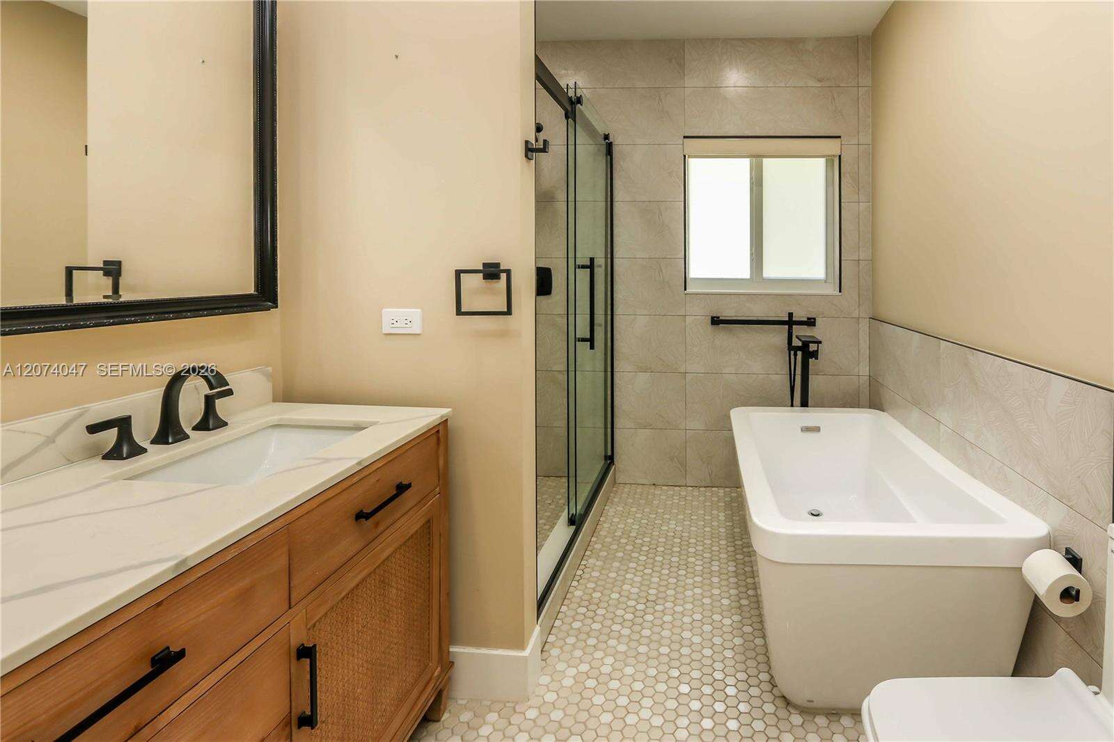 1030 Polk St, Hollywood, FL 33019 - For Rent photo 23