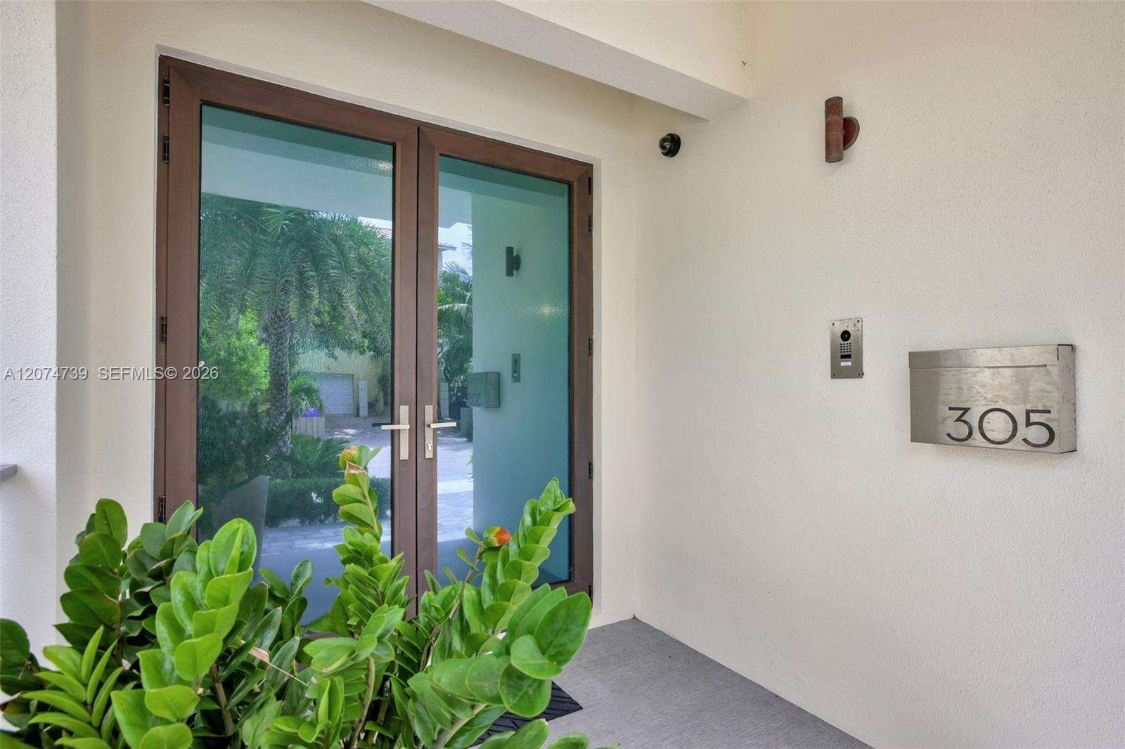 305 Oak St, Hollywood, FL 33019 - For Rent photo 5