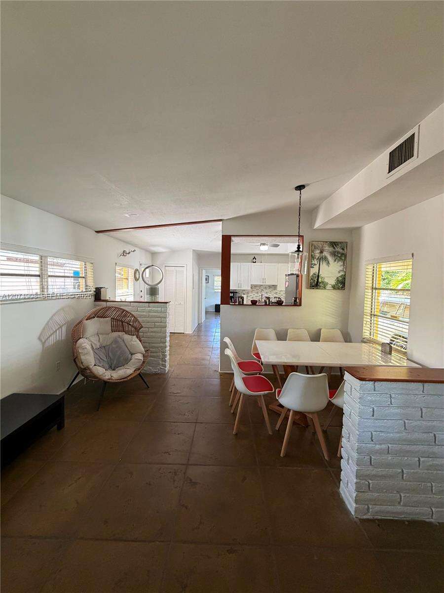 935 Polk St, Hollywood, FL 33019 - For Rent photo 2