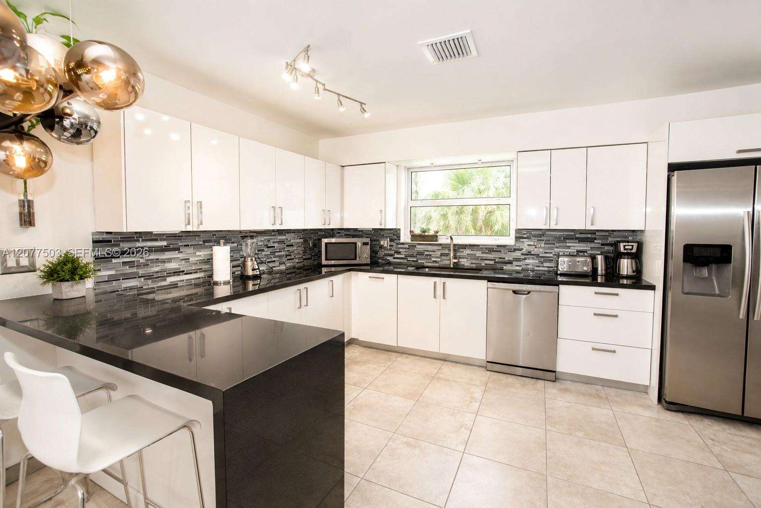 909 13th Ct, Hollywood, FL 33019 - For Rent photo 8