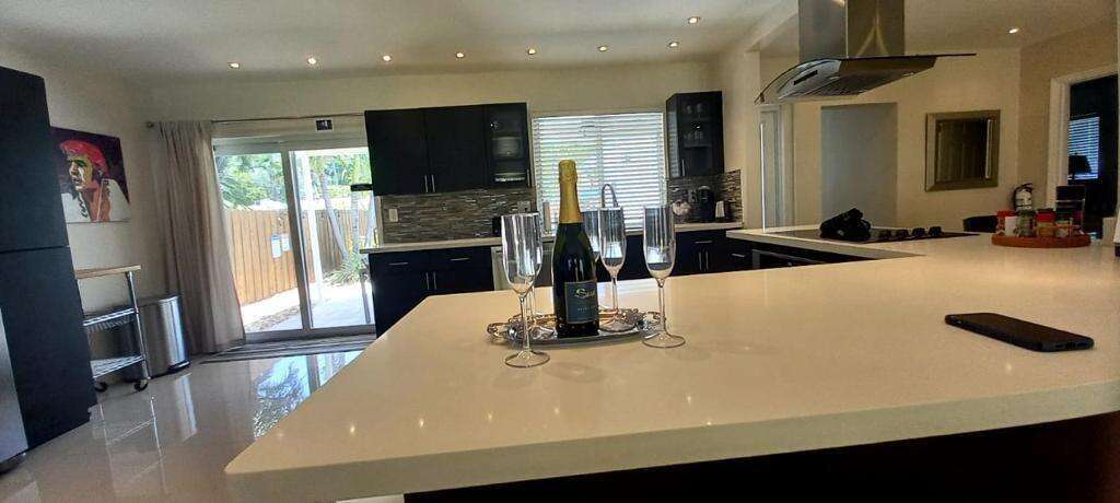 1321 Madison, Hollywood, FL 33019 - For Rent photo 17