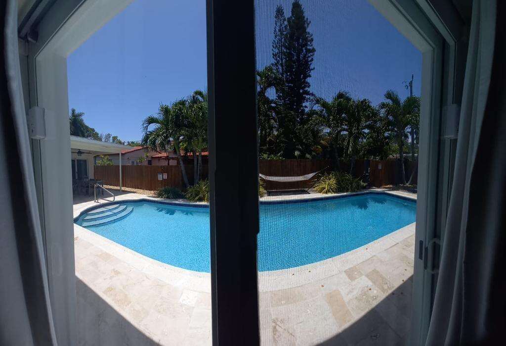 1321 Madison, Hollywood, FL 33019 - For Rent photo 8