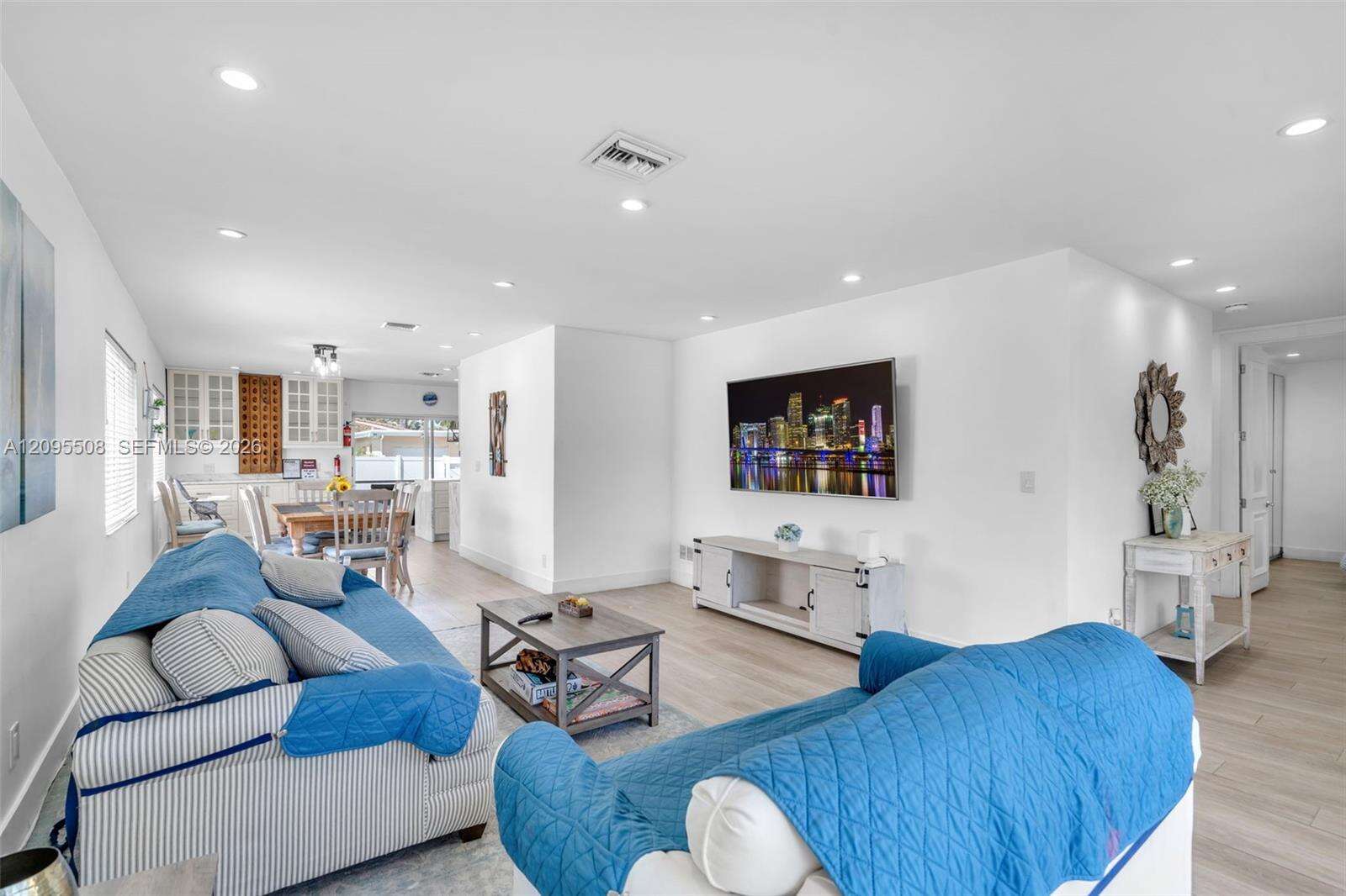 821 Harrison St, Hollywood, FL 33019 - For Rent photo 2